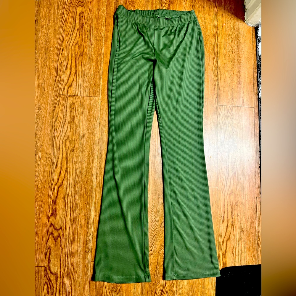 Stretch bell bottom leggings